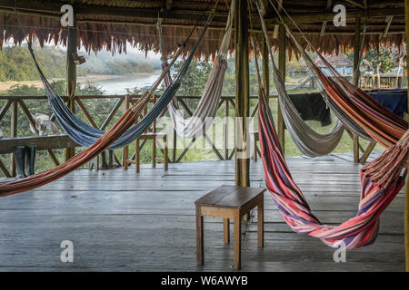 Traditionelles Resort auf dem Amazonas in Iquitos, Peru Flusses Javari in Zacambu Rainforest Lodge Stockfoto