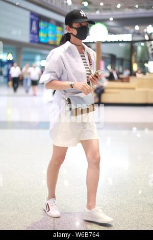 Chinesische Schauspielerin Li Bingbing kommt an der Beijing Capital International Flughafen in Peking, China, 20. Mai 2018. Handtasche: Marni Stockfoto