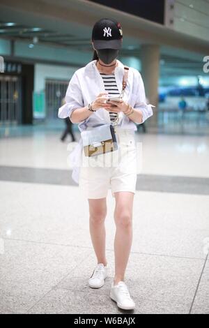 Chinesische Schauspielerin Li Bingbing kommt an der Beijing Capital International Flughafen in Peking, China, 20. Mai 2018. Handtasche: Marni Stockfoto