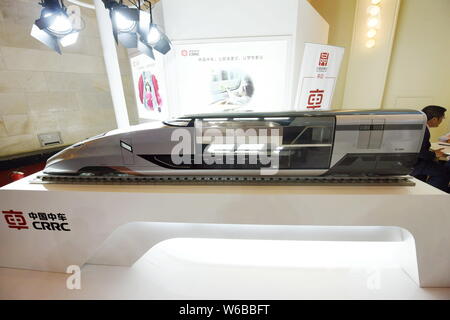 Ein Modell der Bahn eines Konzepts Intercontinental high-speed Electric Multiple Unit (EMU) ist auf dem Stand von Crrc (China Eisenbahnrollmaterial Co Stockfoto