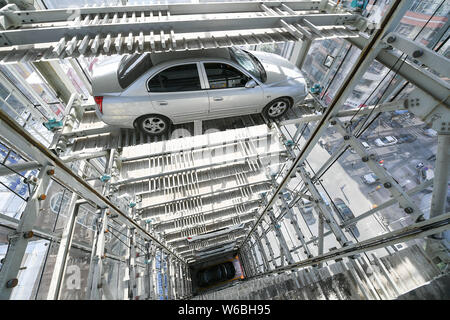 Autos sind in einem 26-stöckigen Parkhaus mit automatisierter Parkplatz System (APS) in Changchun Stadt geparkt, North China Provinz Shanxi, 29. Mai 2018. Ein 26- Stockfoto