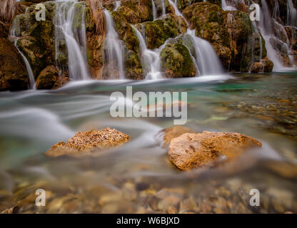 Landschaft der Double-dragon Wasserfall, der Form nach dem 7,0-Erdbeben, in Jiuzhaigou Valley in Shaoxing County, Ngawa T Stockfoto