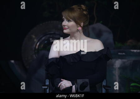Die amerikanische Schauspielerin Bryce Dallas Howard besucht eine Pressekonferenz für neuen Film 'Jurassic Welt: Gefallene Königreich" in Shanghai, China, 30. Mai 2018. Stockfoto