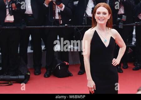 Die amerikanische Schauspielerin Julianne Moore kommt an der Premiere für den Film 'Yomeddine' während des 71. Filmfestival in Cannes Cannes, Frankreich, 9. Mai 2018. Stockfoto