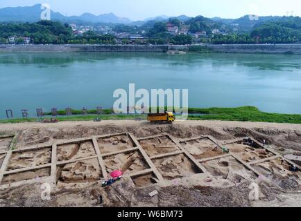 Die chinesischen Arbeiter die Ausgrabungsstätte der Shimen Pagode Ruinen untersuchen zu exhumieren Relikte, die vor allem aus der Shang Dynastie (ca. 1600 v. Chr.-1046 Stockfoto