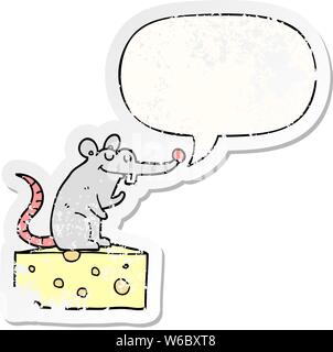 Cartoon Maus Auf Käse mit Sprechblase distressed Distressed alte Aufkleber Stock Vektor