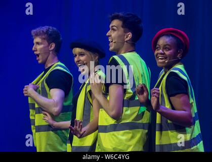 Edinburgh, Großbritannien. Juli 31, 2019. Startet Underbelly sein 20 Jahr beim Edinburgh Festival mit einer Vorschau von Rhys Nicholson abgebildeten gehostet: Besetzung von NewRevue Credit: Rich Dyson/Alamy leben Nachrichten Stockfoto