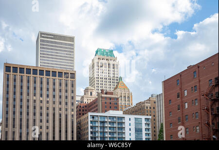 Tulsa Downtown. Hohe Gebäude im Zentrum der Stadt gegen den blauen Himmel Hintergrund, Oklahoma, USA. Stockfoto