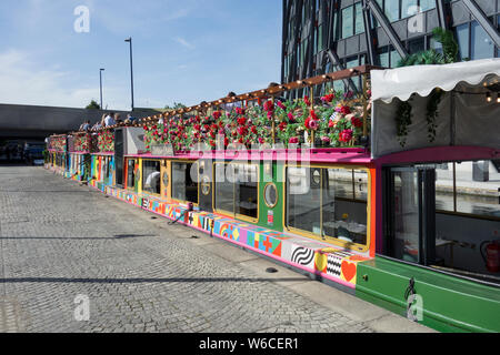 Sir Peter Blake's Mai grün Eatery und Schiff auf dem Grand Union Canal in Paddington Basin, Paddington, London, Großbritannien Stockfoto