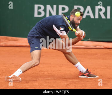 Französischen Tennisspieler Benoit Paire spielen Rückhand geschossen im French Open 2019 Tennis Turnier, Paris, Frankreich Stockfoto