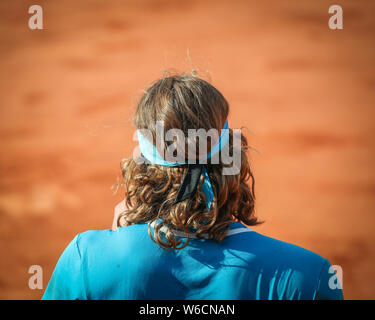 Ansicht der Rückseite des Griechischen tennis player Stefanos Tsitsipas in Hof bei den French Open 2019, Paris, Frankreich Stockfoto