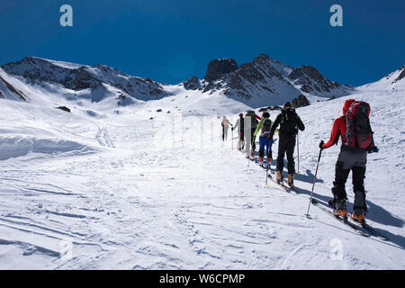 Langlaufen in der Queyras Berge, zwischen dem Departement Hautes-Alpes im Südosten von Frankreich, und dem Piemont im Nordwesten I Stockfoto