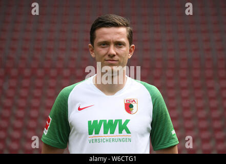 31 Juli 2019, Bayern, Augsburg: Fußball Bundesliga: Fotoshooting für den FC Augsburg für die Saison 2019/20 in der Wwk-Arena. Spieler Michael Gregoritsch. Foto: Karl-Josef Hildenbrand/dpa Stockfoto