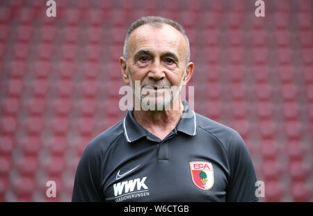 31 Juli 2019, Bayern, Augsburg: Fußball Bundesliga: Fotoshooting für den FC Augsburg für die Saison 2019/20 in der Wwk-Arena. Salvatore Belardo. Foto: Karl-Josef Hildenbrand/dpa Stockfoto