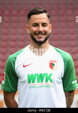 31 Juli 2019, Bayern, Augsburg: Fußball Bundesliga: Fotoshooting für den FC Augsburg für die Saison 2019/20 in der Wwk-Arena. Player Marco Richter. Foto: Karl-Josef Hildenbrand/dpa Stockfoto