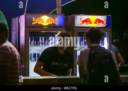 Brezje, Kroatien - 19 Juli, 2019: Menschen auf der Red Bull Bar auf der  Waldfläche, ultimative Wald Festival für elektronische Musik in Brezje,  Kroatien Stockfotografie - Alamy