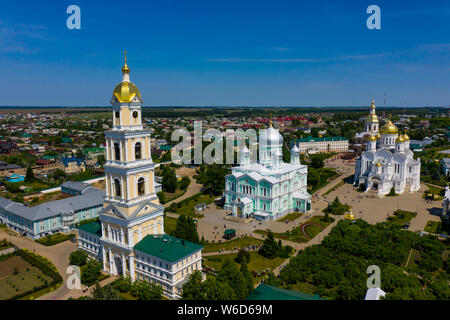 Diveyevo Kloster oder Heiligen Trinity-Saint Seraphim-Diveyevo Kloster in Diveevo. Antenne drone Schuß Stockfoto