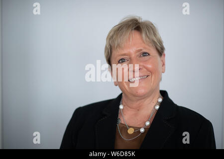 Stuttgart, Deutschland. 25. Juli, 2019. Susanne Eisenmann (CDU), Minister für Kultur, Jugend und Sport Baden-Württemberg, ist in Ihrem Büro nach einem Gespräch mit der Deutschen Presse Agentur (dpa). Credit: Marijan Murat/dpa/Alamy leben Nachrichten Stockfoto