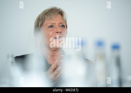 Stuttgart, Deutschland. 25. Juli, 2019. Susanne Eisenmann (CDU), Minister für Kultur, Jugend und Sport Baden-Württemberg, nimmt an einem Gespräch mit der Deutschen Presse Agentur (dpa). Credit: Marijan Murat/dpa/Alamy leben Nachrichten Stockfoto