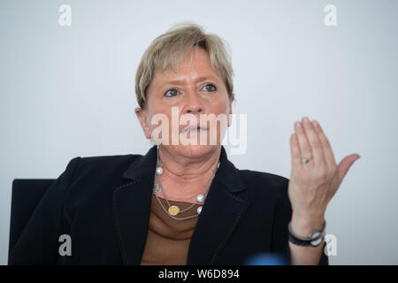 Stuttgart, Deutschland. 25. Juli, 2019. Susanne Eisenmann (CDU), Minister für Kultur, Jugend und Sport Baden-Württemberg, nimmt an einem Gespräch mit der Deutschen Presse Agentur (dpa). Credit: Marijan Murat/dpa/Alamy leben Nachrichten Stockfoto