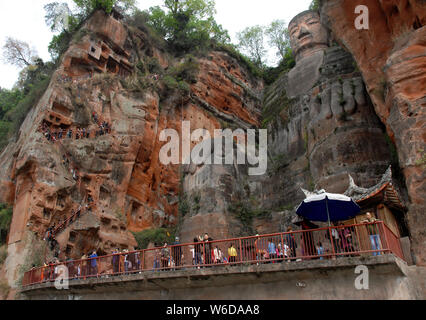 Die Leshan Giant Buddha oder Leshan Grand Buddha in der Nähe von Chengdu. Dies ist die höchste Stein Buddha-Statue der Welt. Leshan Buddha, Sichuan. UNESCO Stockfoto