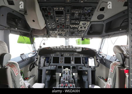 Innenansicht aus dem Cockpit der A737-700 Jet Airliner der Boeing Business Jet (BBJ) auf der Anzeige vor der 2018 Asian Business Aviation Conference ein Stockfoto