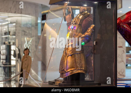 Blick auf die "Avengers: Infinity Krieg" Ausstellung in der iapm Shopping Mall in Shanghai, China, 17. August 2015. Mit Avengers: Infinity Krieg Manie in Stockfoto