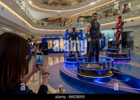 Blick auf die "Avengers: Infinity Krieg" Ausstellung in der iapm Shopping Mall in Shanghai, China, 17. August 2015. Mit Avengers: Infinity Krieg Manie in Stockfoto