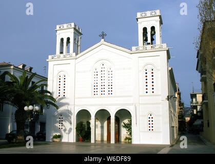 Die schöne Basilika der Kirche des Heiligen Nikolaus in Nafplion, Griechenland. Nafplio ist eine alte Stadt in Peloponnes, Griechenland. Kirche St. Nikolaus in Nafplio Stockfoto