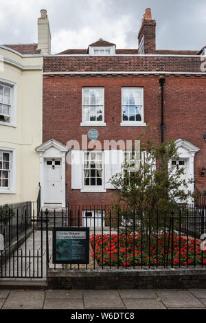 Das Äußere des Charles Dickens Geburtshauses Museum in Portsmouth, Hampshire, Old Commercial Road, Portsmouth Stockfoto