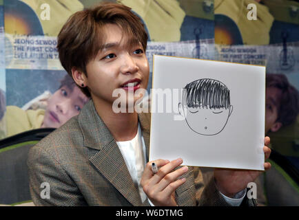 ** TAIWAN AUS ** südkoreanischen Sänger Jeong Se-woon nimmt an einem Interview in Taipei, Taiwan, 28. April 2018. *** Local Caption *** Stockfoto