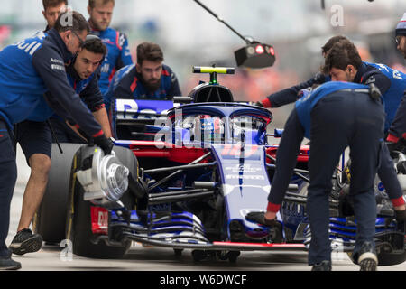 Französisch F1 Fahrer Pierre Gasly der Scuderia Toro Rosso in die Grube während des Qualifying für die 2018 Formel 1 Grand Prix von China am S Stockfoto