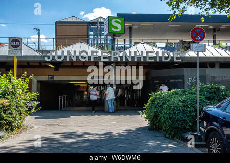 Jungfernheide S-Bahn Eingang in Charlottenburg, Berlin Stockfoto