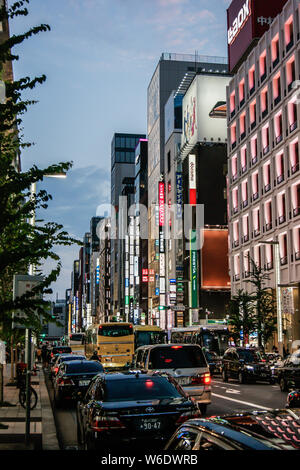 Ginza Stadtteil von Tokio in der Morgendämmerung Stockfoto