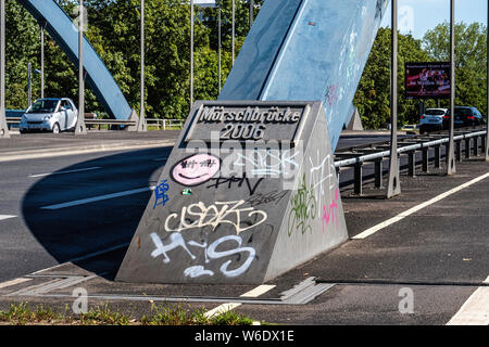 Mörsch Brücke ist eine Brücke, gebunden - Bogenbrücke und Stahl Brücke, von 2004-2006 über WesthafenKanal in Charlottenburg-Berlin gebaut wurde. Stockfoto