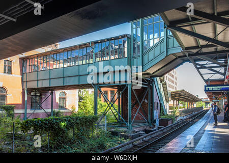 S-Bahnhof Berlin-Westend, Charlottenburg, Berlin ist auf der Ringbahn Circle Line & dient die S-Bahn Linien S41, S42 und S46 Stockfoto