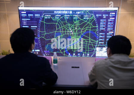 Ansicht der AI Visual Product 'Tianyao' Verkehrspolizei mit Maschine zu ersetzen 24 Uhr Patrouille in 360 ã-Modus bei der Hangzhou City Gehirn in Hangzh durchzuführen Stockfoto