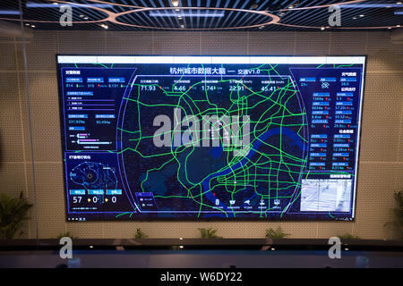 Ansicht der AI Visual Product 'Tianyao' Verkehrspolizei mit Maschine zu ersetzen 24 Uhr Patrouille in 360 ã-Modus bei der Hangzhou City Gehirn in Hangzh durchzuführen Stockfoto