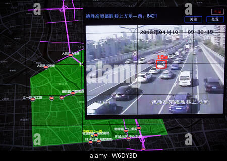Ansicht der AI Visual Product 'Tianyao' Verkehrspolizei mit Maschine zu ersetzen 24 Uhr Patrouille in 360 ã-Modus bei der Hangzhou City Gehirn in Hangzh durchzuführen Stockfoto