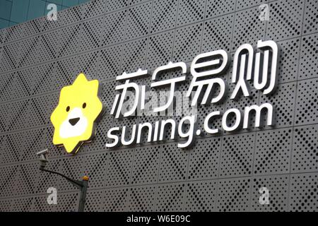 ---- Blick auf eine Tafel von Suning.com, der Online-shopping-Site von Home Appliance Kette Suning, in Shanghai, China, 16. Juni 2015. Home Appliance Stockfoto