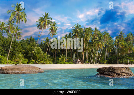 Ao Noi Beach auf Koh Kood Insel, unter einem dramatischen blauer Himmel, Thailand Stockfoto