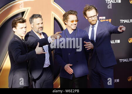 (Von links) englische Schauspieler Tom Holland, US-amerikanischer Schauspieler und Filmemacher Mark Ruffalo, US-amerikanischer Schauspieler und Sänger Robert Downey Jr. und englischer Schauspieler Tom Hi Stockfoto