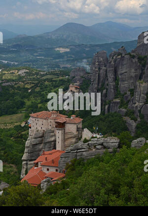 Meteora - eine Komplexe der Klöster, die zweitgrößte in der Größe nach Athos, auf den Gipfeln der Thessalien Felsen gelegen, im Norden Griechenlands, in der Nähe von t Stockfoto