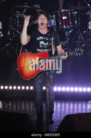 Sänger James Blunt führt bei seinem Konzert in Taipei, Taiwan, 31. März 2018. Stockfoto