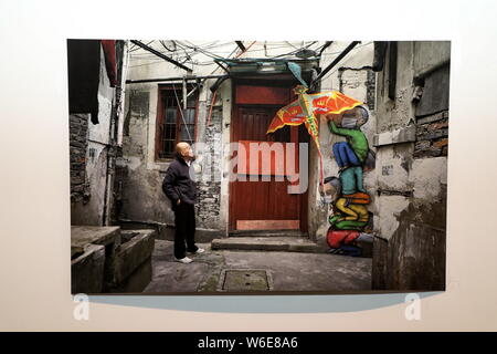 Ein Blick auf die weltweiten Debüt zeigen "wie ein Kinderspiel" durch das französische Künstler Julien eth' Malland aka Seth Globepainter im Museum für Zeitgenössische gehalten Stockfoto