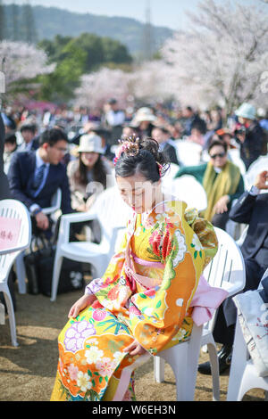 Japans 27 Cherry Blossom Queen abgebildet ist während der Cherry Blossom Festival in der Turtle Head Park in Wuxi City, der ostchinesischen Provinz Jiangsu, Stockfoto