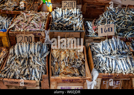 Getrocknete Fische für Verkauf an den CO2-Markt, Cebu City, Cebu, Philippinen Stockfoto