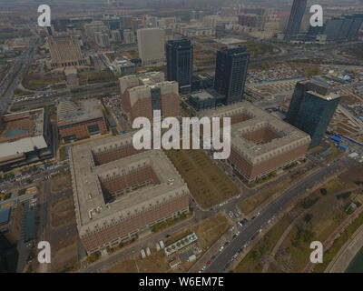 Luftaufnahme von zwei symmetrischen Gebäude mit der Form des arabischen Ziffer 6 in Zhengzhou City, Central China Provinz Henan, 21. März 2018. Stockfoto