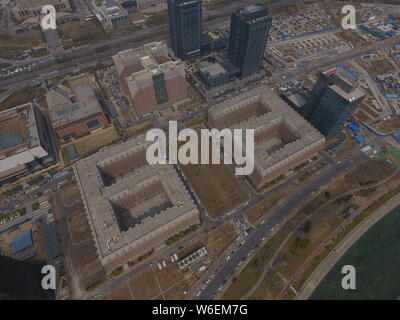 Luftaufnahme von zwei symmetrischen Gebäude mit der Form des arabischen Ziffer 6 in Zhengzhou City, Central China Provinz Henan, 21. März 2018. Stockfoto