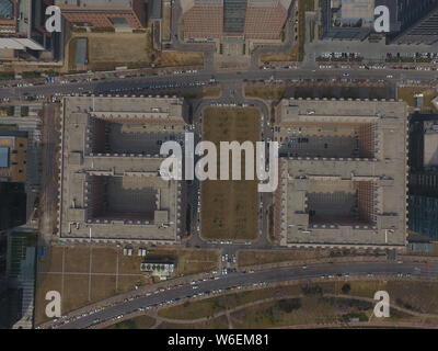 Luftaufnahme von zwei symmetrischen Gebäude mit der Form des arabischen Ziffer 6 in Zhengzhou City, Central China Provinz Henan, 21. März 2018. Stockfoto